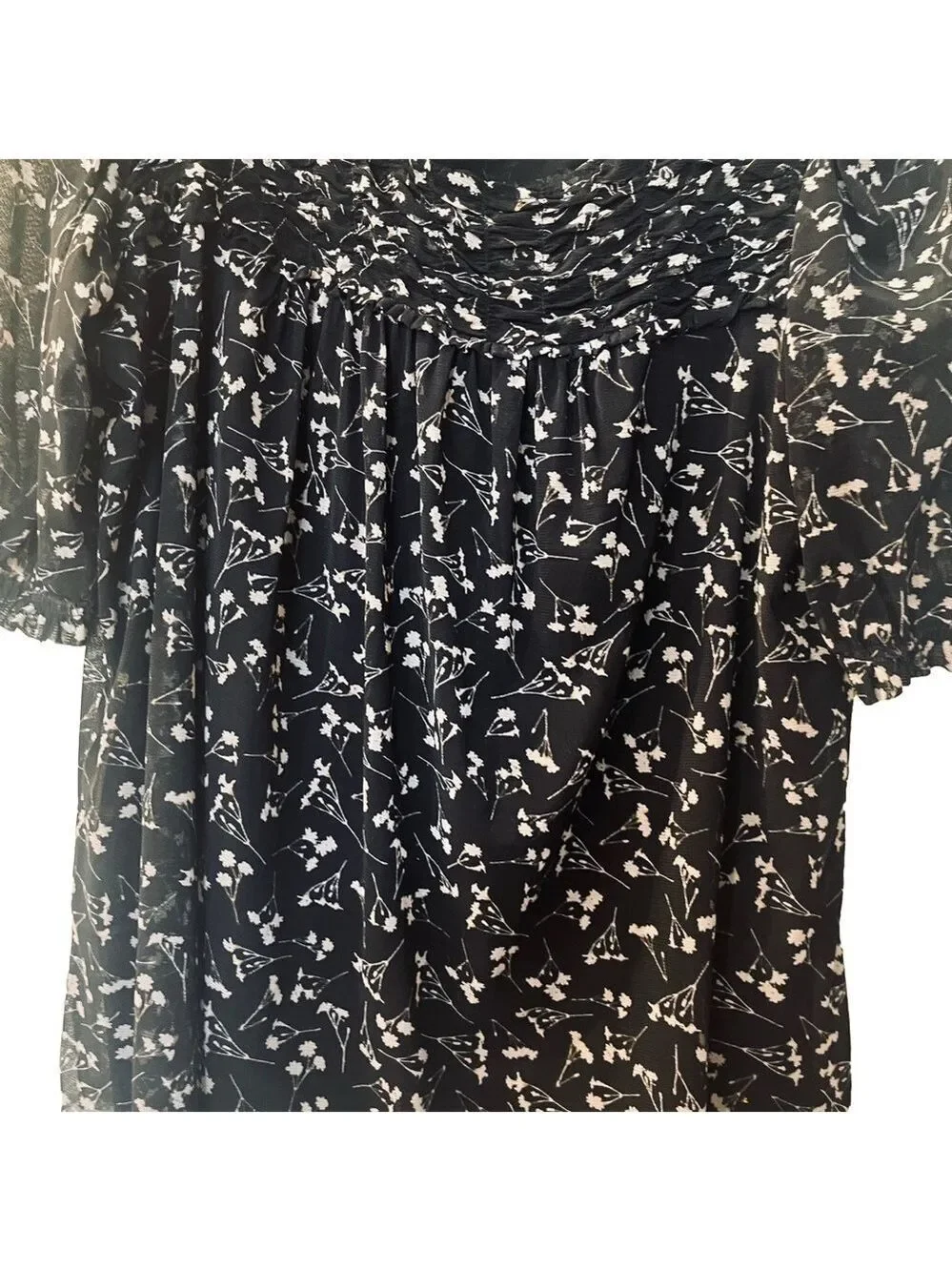 Rose + Olive Women's Black White Shirt Top Blouse Polyester Size: Medium